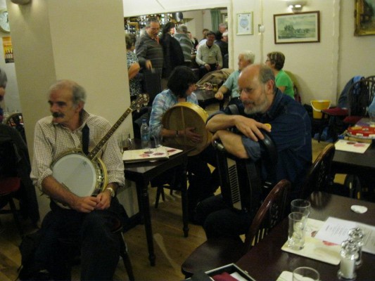 197406_437271209662612_92620995_n